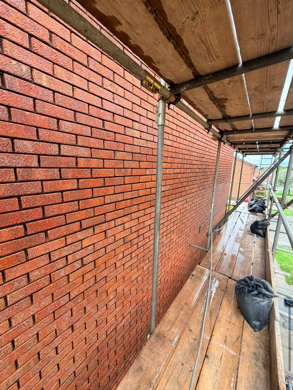 Long wall, fresh joints